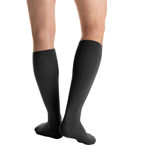 
Close-up side view of a person
wearing JOBST for men Explore Knee High Closed Toe Dark Grey