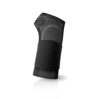 Bagside af Actimove Professional Line ManuMotion håndledsstøttebind i sort
