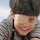 Junge mit einem Augenokklusionspflaster von Leukoplast