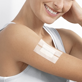 Fiksering af bandage med Leukosilk-tape
