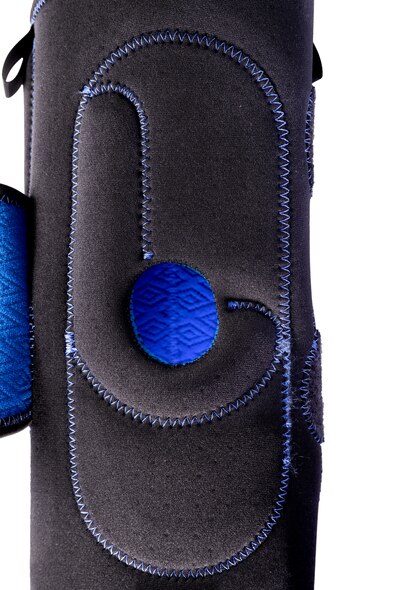 Close-up of J-shared buttress on Actimove Sports Edition PF Knee Brace, Lateral Support, Simple Hinges, Condyle Pads, J-Shaped Buttress
