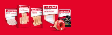 Mehrere Leukoplast Pflaster zur professionellen Anwendung: diverse Pflaster und Verbände.