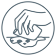 Grafické znázornění ruky vysušující skvrny kouskem látky pro ilustraci čištění pokožky jako kroku ošetření rány.