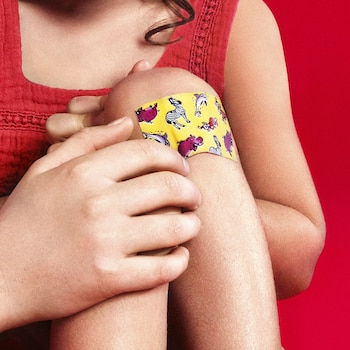 Leukoplast kids plaster on little girl’s knee