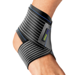 Stabilizator stawu skokowego Actimove Sports Edition z elastycznym pasem do owijania.
