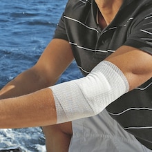 Fixatie van verband met Easifix K van Leukoplast op arm