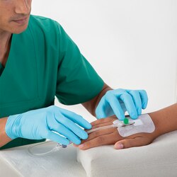 Application of canulae with Leukomed I.V. nonwoven by Leukoplast