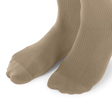 Anatomic toe area in a pair of beige JOBST forMen socks