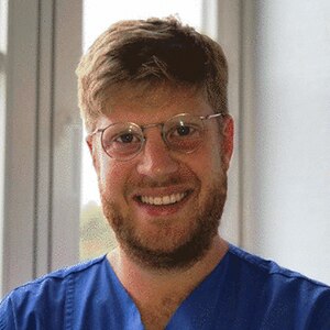 Foto des  Gesundheits- und Krankenpflegers John Schäfer