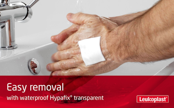 This video demonstrates that Hypafix transparent is a waterproof wound cover for showering: We see a male patient washing his hands with a bandage on the back of his hand, and then the skin-friendly bandage being easily removed by an HCP.