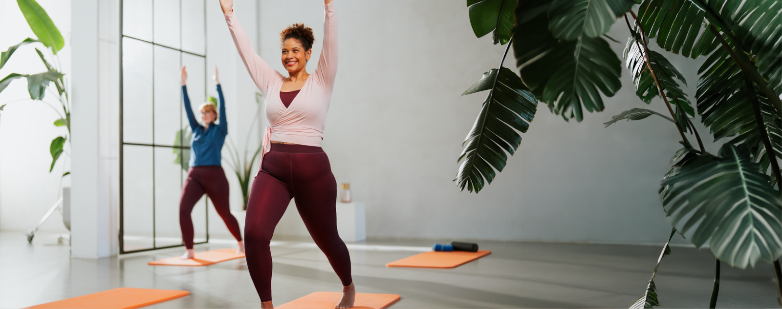 Eine Frau macht eine Yoga-Übung