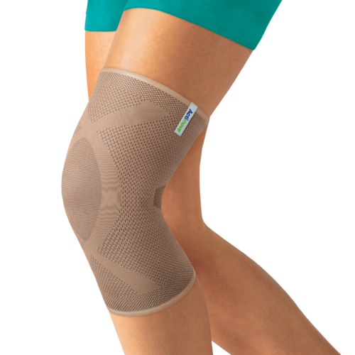 Actimove Everyday Supports Knee Support with Closed Patella on knee

